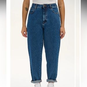 Lucy & Yak Dana Mom Jeans - Mid Wash Blue